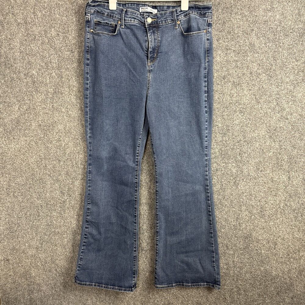 Lev's Signature Flare Jeans Womens Size 14 Short Blue Totally Shaping Stretch